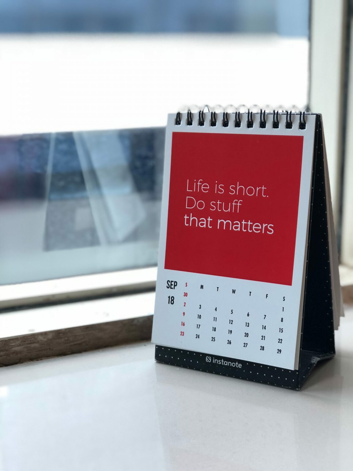Small calendar with quote: Life is short. Do stuff that matters.